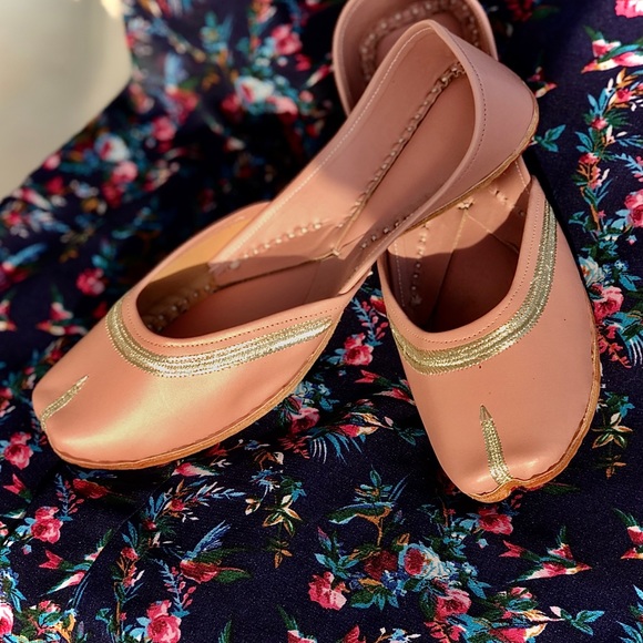 Meher Flat Shoes - Picture 3 of 4